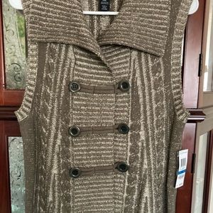 NWT toggle like  knit vest  New Style &Co toggle style (round)button vest